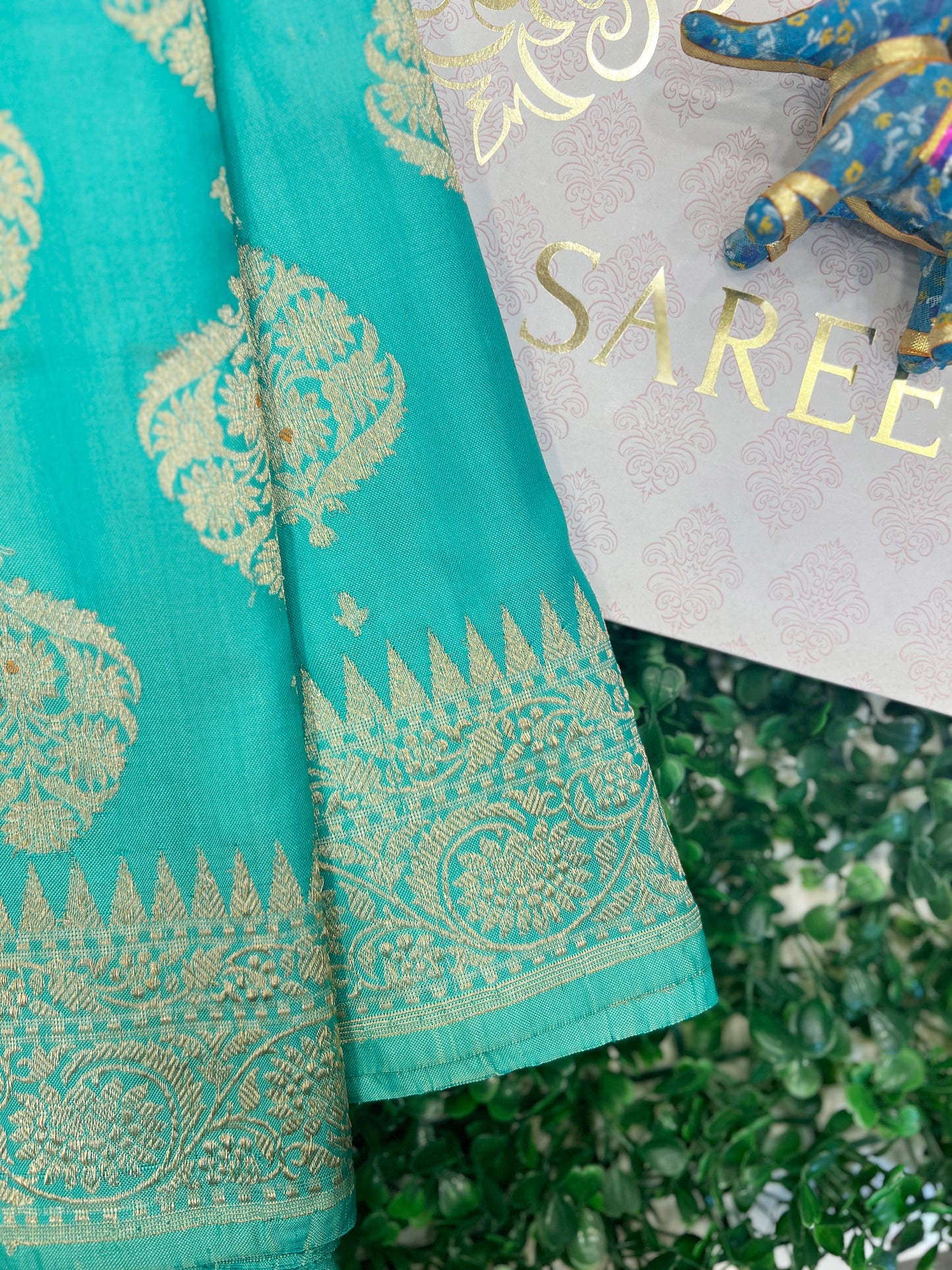 Banarasi Mughal Boota Kadwa