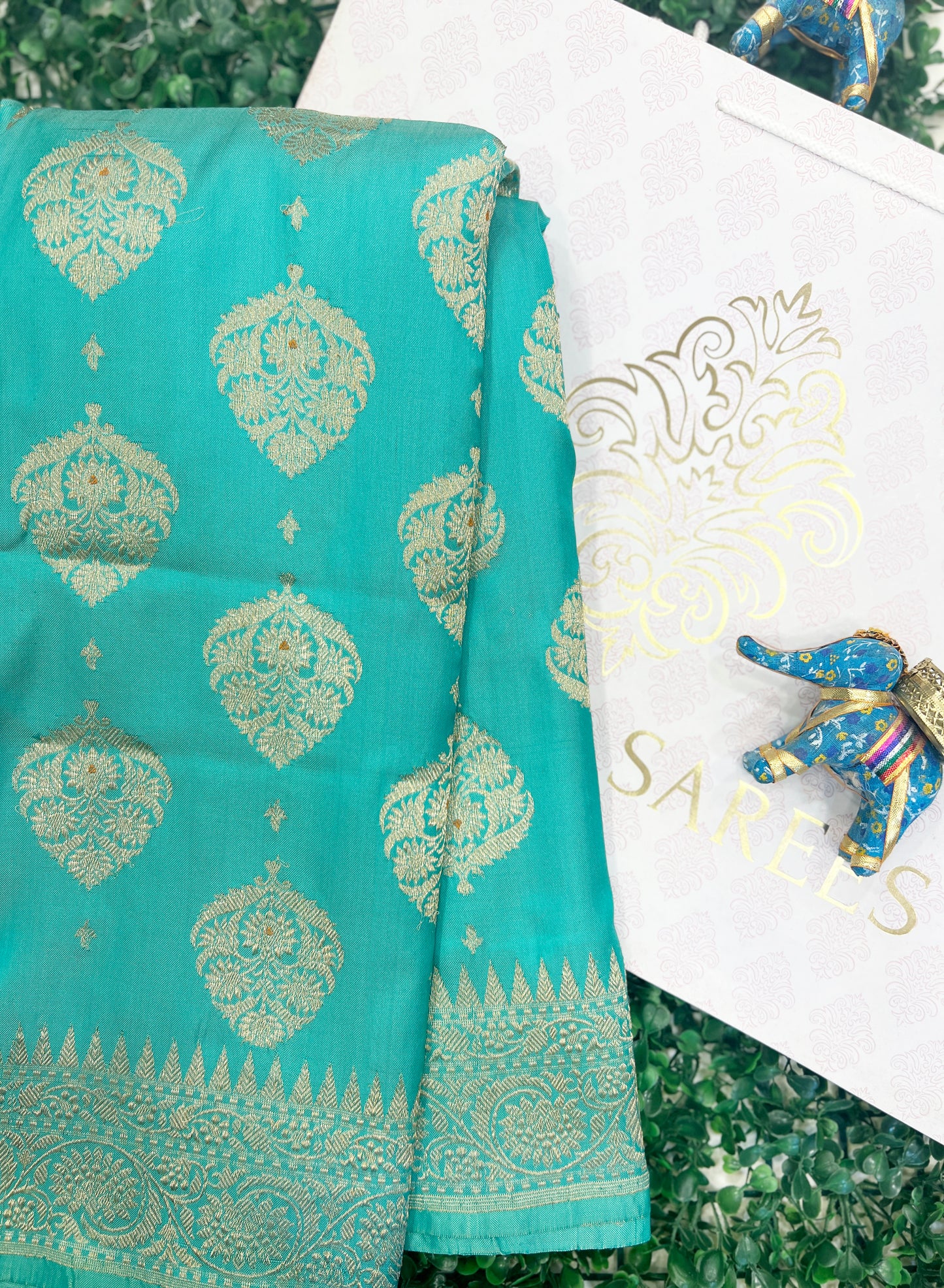 Banarasi Mughal Boota Kadwa