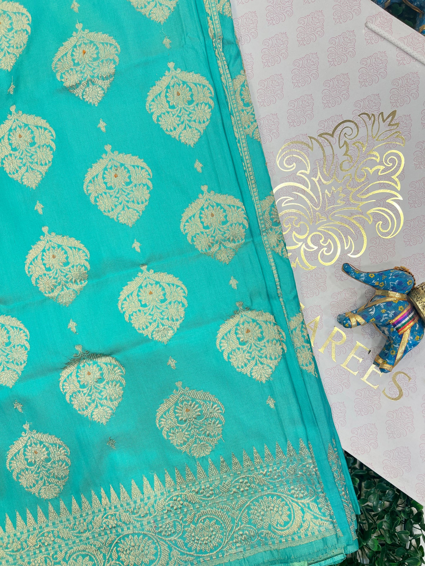 Banarasi Mughal Boota Kadwa