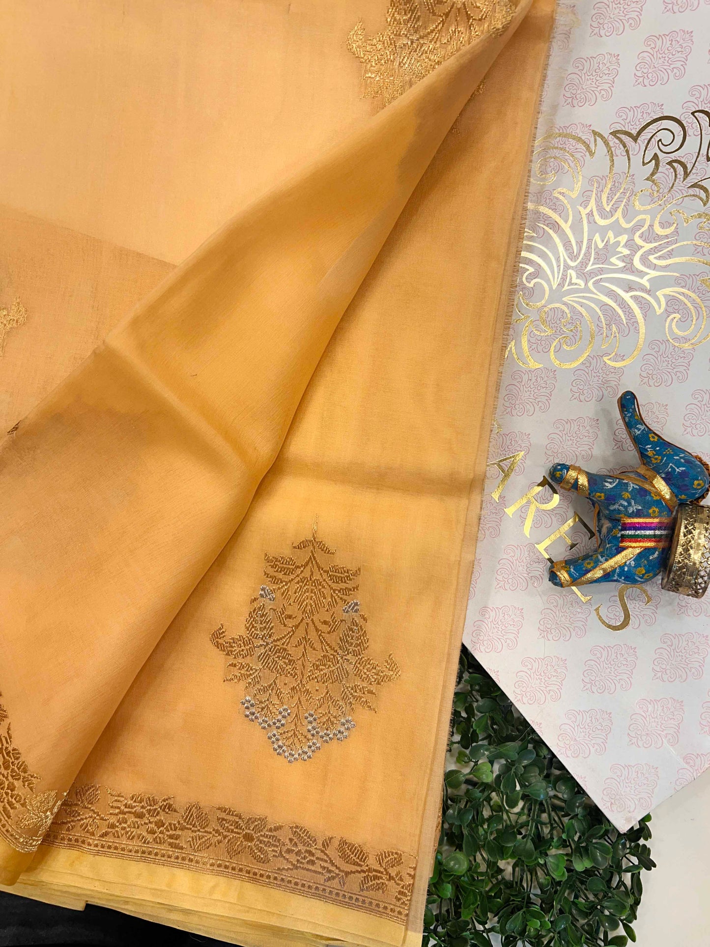 Kora Silk Banarasi with Mughal Boota